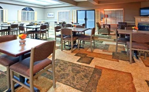 อาหารและเครื่องดื่ม, Blue Way Inn Eagan Extended Stay Minneapolis Airport Eagan North MN in อีแกน (MN)