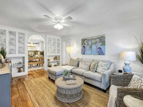 Walk2Beach Pets FastWiFi BlackStone Private Yard Washer and in Gulfport, USA