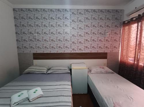 2 twin beds