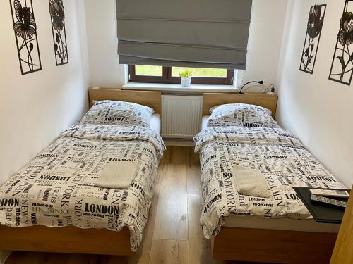 2 twin beds