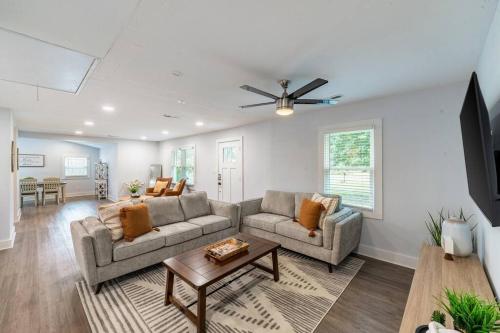 Charming Modern Cozy Home! in , USA
