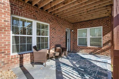 Tranquil Retreat Woodland Views and Peaceful Vibes! in Glen Allen, USA