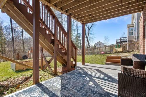 Tranquil Retreat Woodland Views and Peaceful Vibes! in Glen Allen, USA
