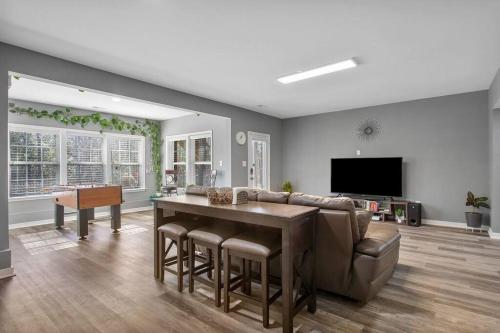 Tranquil Retreat Woodland Views and Peaceful Vibes! in Glen Allen, USA