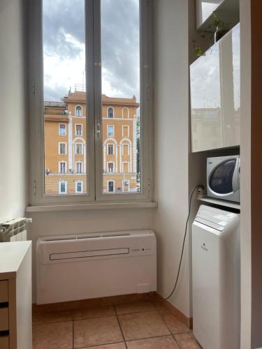 Steph and Lorenzo's place, Rome (photo 4)