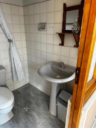 Łazienka, Habitación con baño privado (Habitacion con bano privado) in Sucre