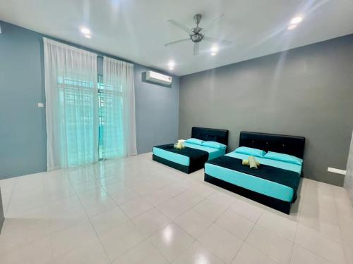 Rumah Biru Cozy Hadapan Hospital Sultanah Bahiyah Alor Setar Corner Lot 4 bilik airconds dan parking in 亞羅士打