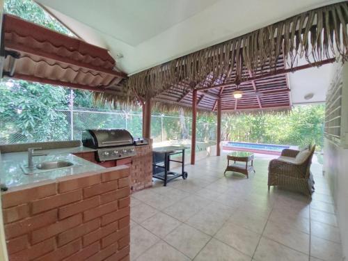 บริการและสิ่งอำนวยความสะดวก, Beach House with Pool Steps away from the beach in ซาน การ์โลส