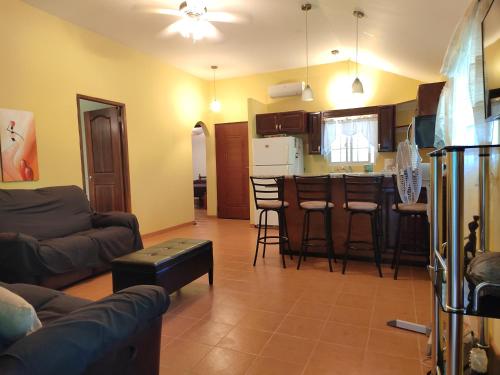 บริการและสิ่งอำนวยความสะดวก, Beach House with Pool Steps away from the beach in ซาน การ์โลส