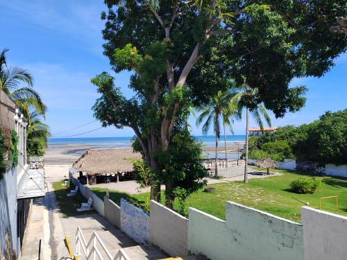 ที่เที่ยวใกล้ที่พัก, Beach House with Pool Steps away from the beach in ซาน การ์โลส