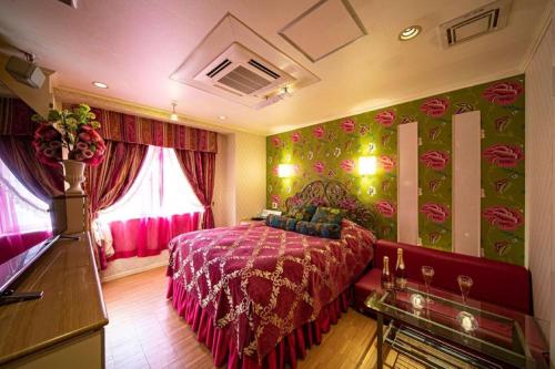 room detail thumbnail 1