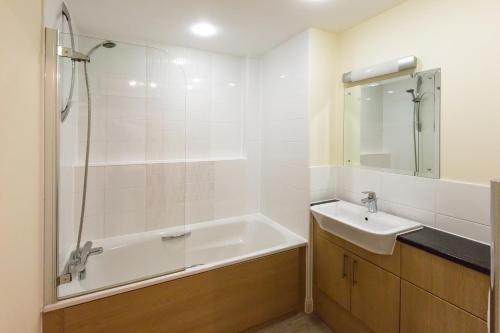 Central Point Apartments Basingstoke - image 10
