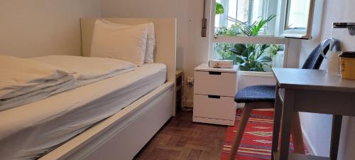 Cozy Room near Airport , Metro and Train Station, Lizbona