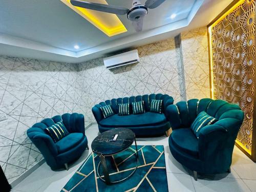 Royal Skyline Suite Rooftop Lounge - image 12
