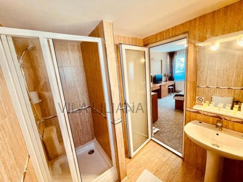 Double or Twin Room with Bathroom