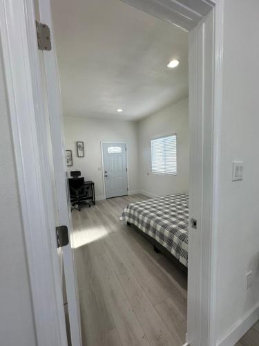New cozy house 2 Bedrooms 2BA in Anaheim near Disney Land in Anaheim, USA