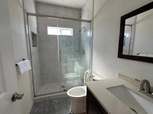 New cozy house 2 Bedrooms 2BA in Anaheim near Disney Land in Anaheim, USA