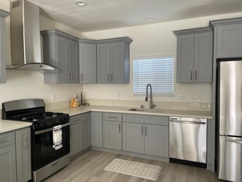 New 2-story house 3 bedrooms 3 bathrooms in Anaheim near Disneyland in Anaheim, USA