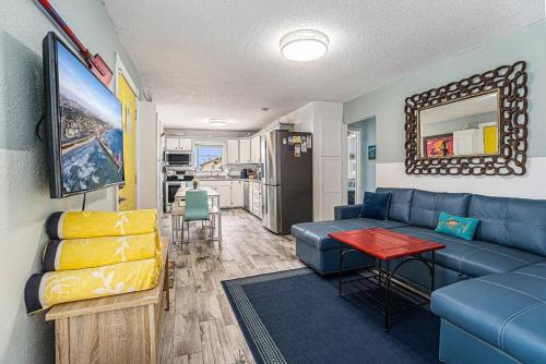 Endless Summer, 3 BD Steps to the Gulf, Deck in Galveston, USA