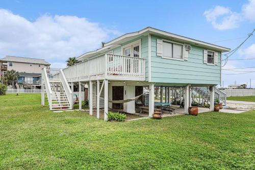 Endless Summer, 3 BD Steps to the Gulf, Deck in Galveston, USA