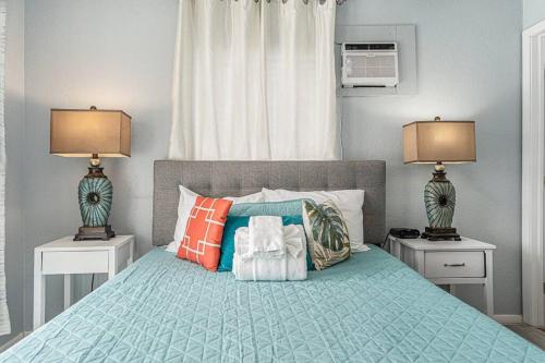 Endless Summer, 3 BD Steps to the Gulf, Deck in Galveston, USA