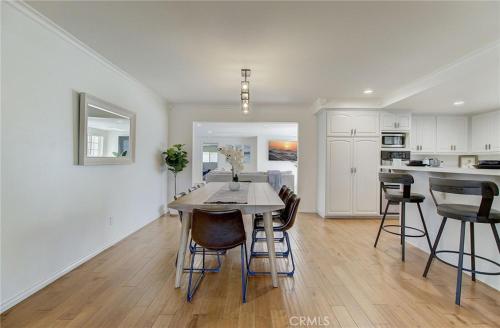 Lovely Beach Home - 2 min walk to the beach - Game Room - Channel Islands! in Oxnard, USA