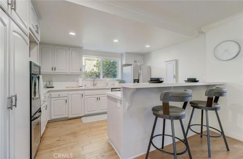 Lovely Beach Home - 2 min walk to the beach - Game Room - Channel Islands! in Oxnard, USA