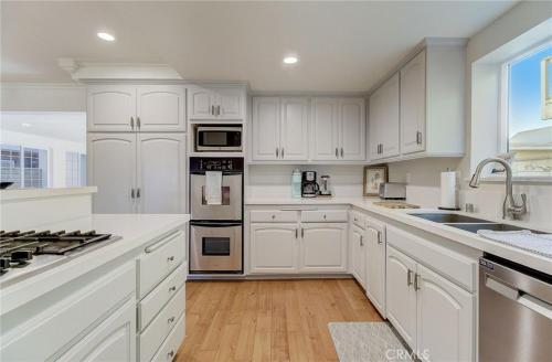 Lovely Beach Home - 2 min walk to the beach - Game Room - Channel Islands! in Oxnard, USA