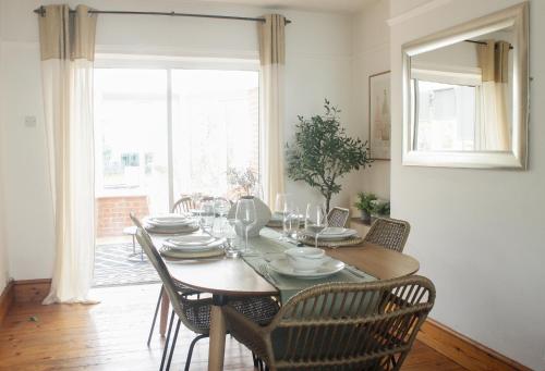 Charming Windsor 3 Bedroom House near Windsor Castle and Legoland, Windsor (zdjęcie 9)