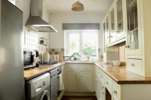 Charming Windsor 3 Bedroom House near Windsor Castle and Legoland, Windsor (zdjęcie 8)