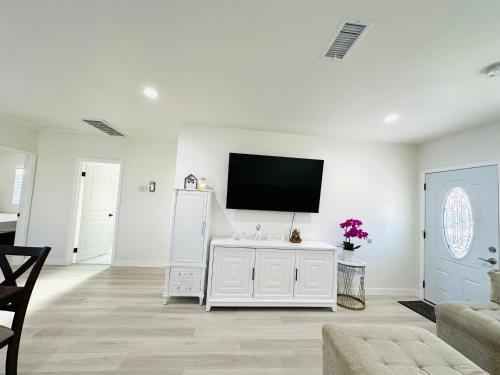 New Spacious 2BR2BA in Anaheim near Disneyland in Anaheim, USA