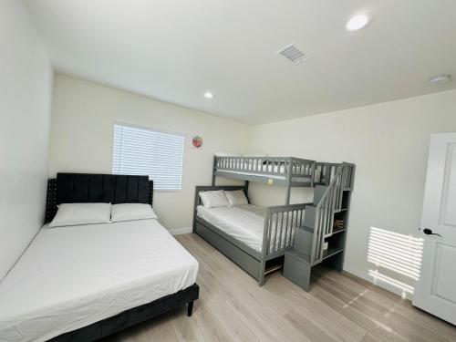 New Spacious 2BR2BA in Anaheim near Disneyland in Anaheim, USA