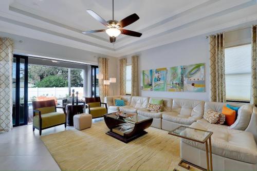 Luxury Abounds at Vanderbilt Beach Pool & Spa