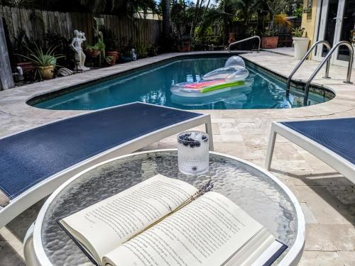 Tropical Escape with Private Heated Pool in North Palm Beach, USA