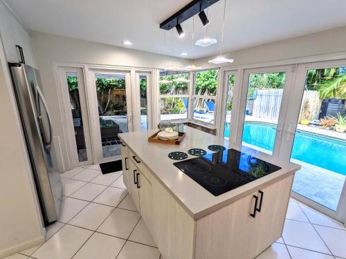 Tropical Escape with Private Heated Pool in North Palm Beach, USA