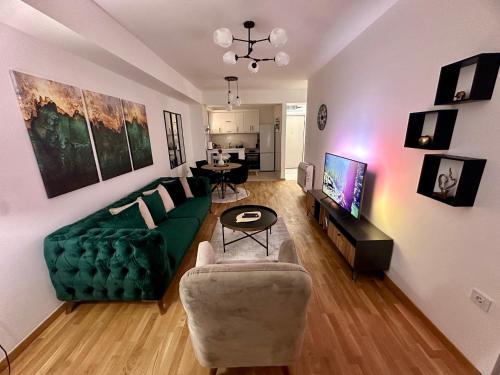 Thomas two bedroom apartment-private parking, Skopje