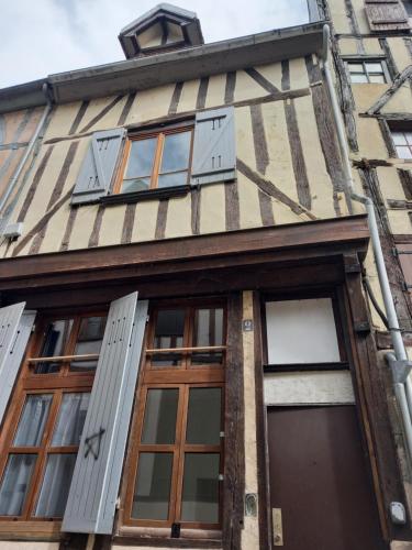 Зовнішній вигляд готелю, Logement cosy au centre de Joigny 2 pers - Cosy 1 in Joigny