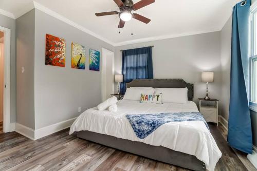 The Charlotte Chateau with Hot-Tub, Mini-Golf, 3bd2ba in Charlotte, USA