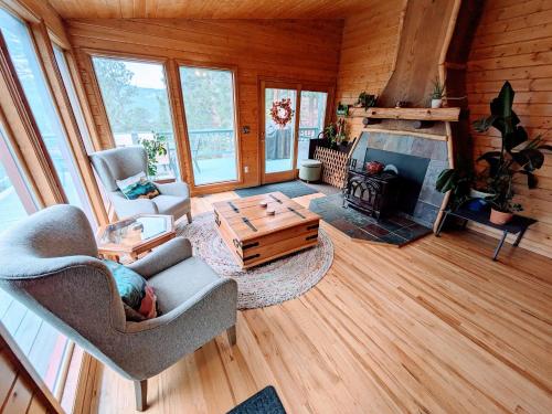 Sky Cabin - 10 Acres - Hot Tub in Bailey, USA