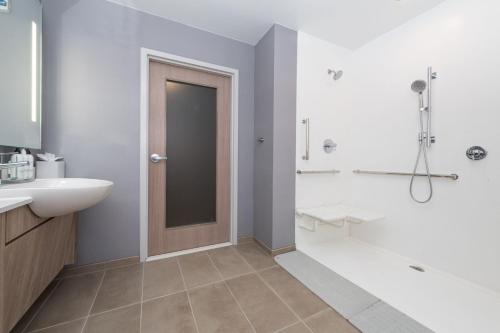 SpringHill Suites by Marriott Baltimore Downtown Convention Center Area - image 7