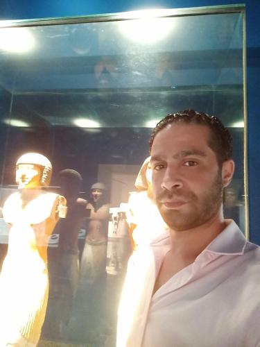 Big pyramid view house