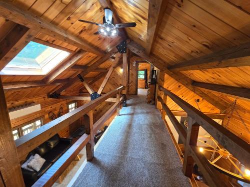 Balkons/terase, Secluded Mountain Lodge Near Williamsport with a Fireplace, Deck, and Pet-Friendly in Garden View (PA)