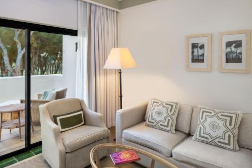 Grand Deluxe Twin Room with Balcony and Resort View image 5
