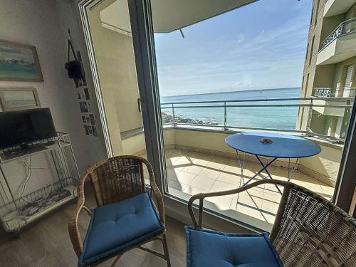 Appartement central avec balcon, parking prive - FR-1-361-66 in Granville City Center