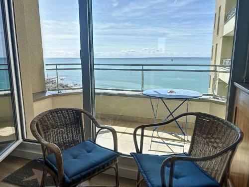 Appartement central avec balcon, parking prive - FR-1-361-66 in Granville City Center