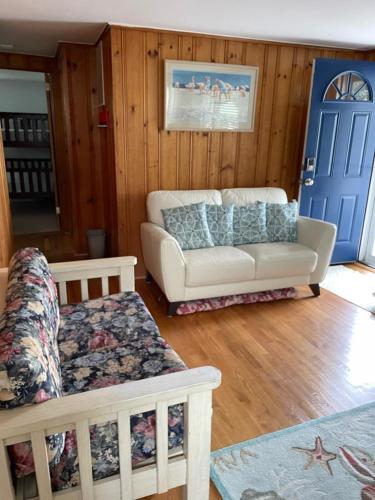 Well Maintained First Floor Duplex Close To The Ocean And Bay Beach In Harvey Cedars, in Harvey Cedars, USA