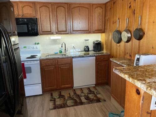 Well Maintained First Floor Duplex Close To The Ocean And Bay Beach In Harvey Cedars, in Harvey Cedars, USA