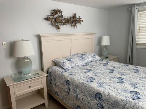 Well Maintained First Floor Duplex Close To The Ocean And Bay Beach In Harvey Cedars, in Harvey Cedars, USA