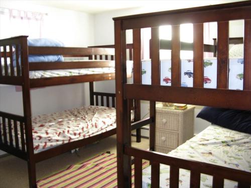 Well Maintained First Floor Duplex Close To The Ocean And Bay Beach In Harvey Cedars, in Harvey Cedars, USA