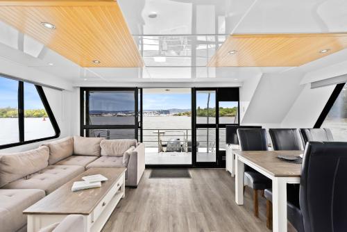 Coomera Houseboats in Coomera